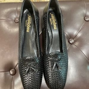 Black leather in a woven pattern size 13, medium dress shoe for work or evening